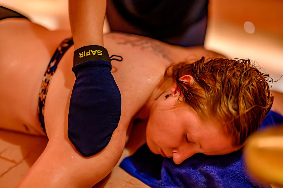 The kessa-glove scrub at SAFIR